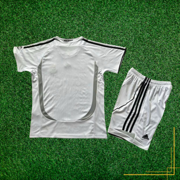 Design sans titre-192 Maillot et short de Foot Real de Madrid rétro - 02