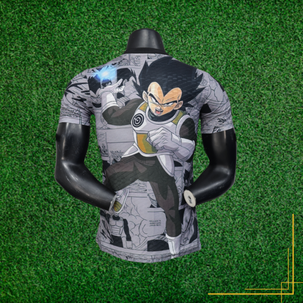 Maillot Équipe du Japon × Dragon Ball Z “Végéta” 2025 – Édition Limitée Collector