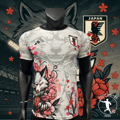 Maillot concept équipe du Japon 2024, design loup manga avec motifs fleurs de cerisier (sakura), création unique, édition limitée disponible chez FootUnited2000. Maillot concept équipe du Japon 2024, design loup manga avec motifs fleurs de cerisier (sakura), création unique, édition limitée disponible chez FootUnited2000.