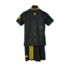 Maillot et short de foot Manchester United 2024-25 « Black Lightning »